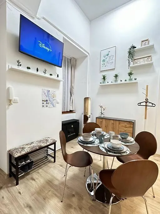 Charming Central Home In The Heart Of Budapest - Apartment Baby Loic